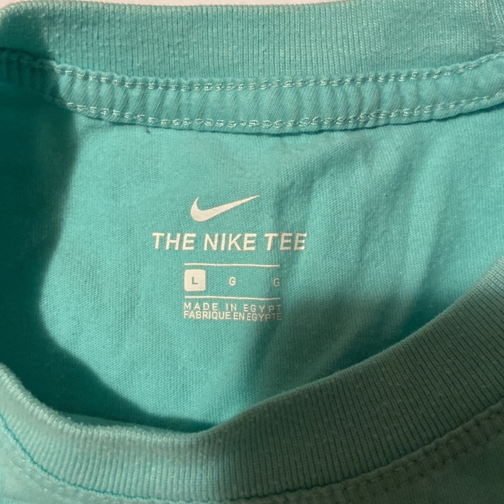 Nike tee - Picture 2 of 2